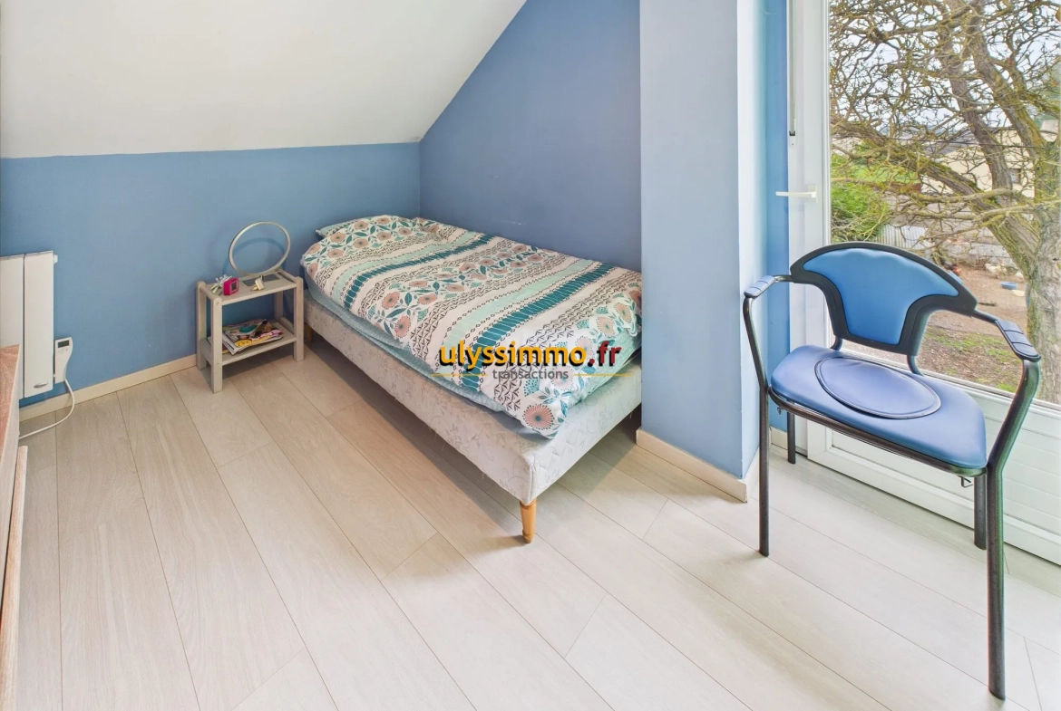 chambre 2  Maison familiale de 110 m² proche de Roye avec jardin et terrasse 