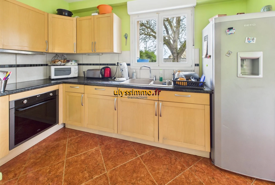 cuisine  Maison familiale de 110 m² proche de Roye avec jardin et terrasse 