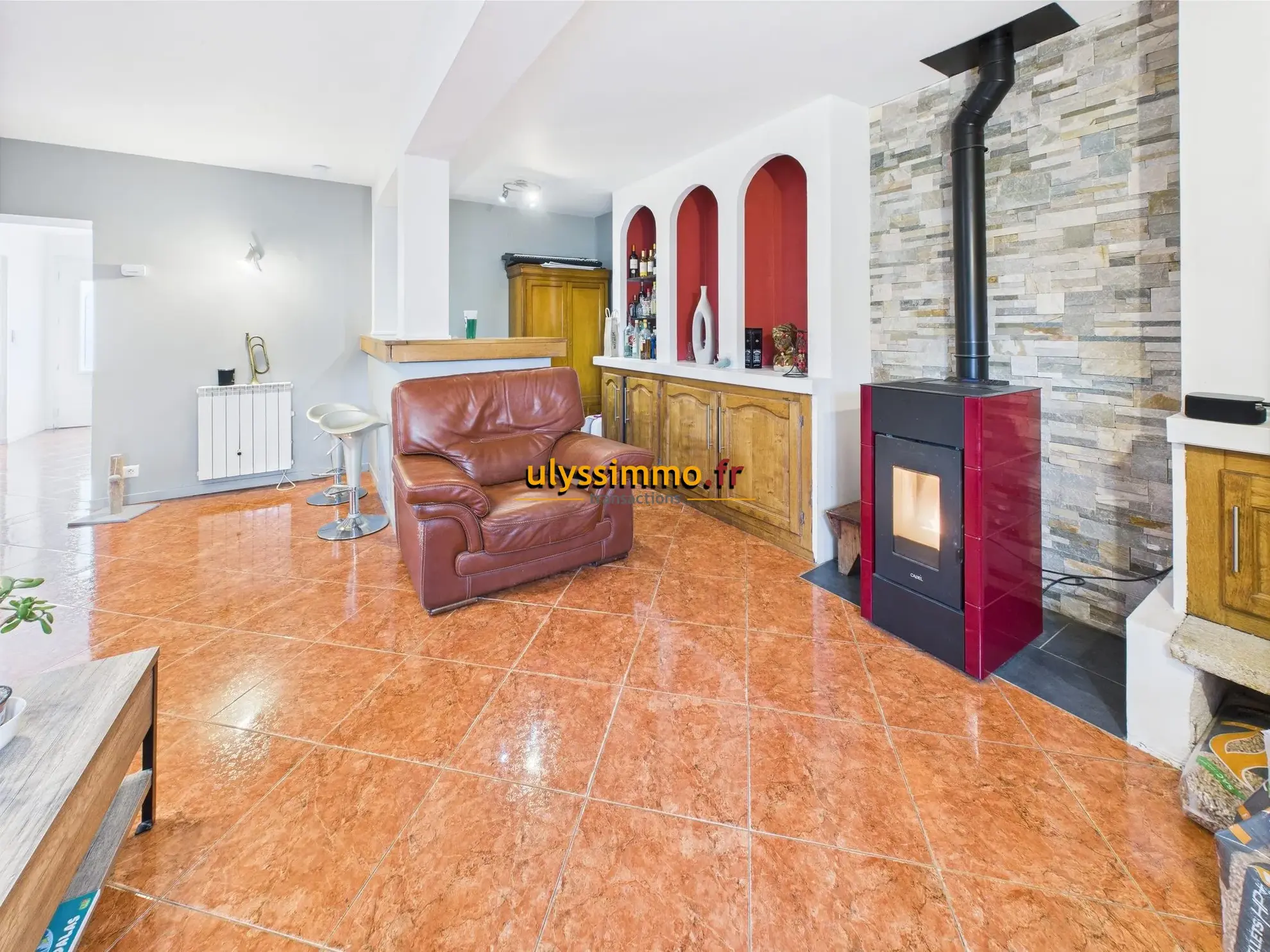 salon Maison familiale de 110 m² proche de Roye avec jardin et terrasse 