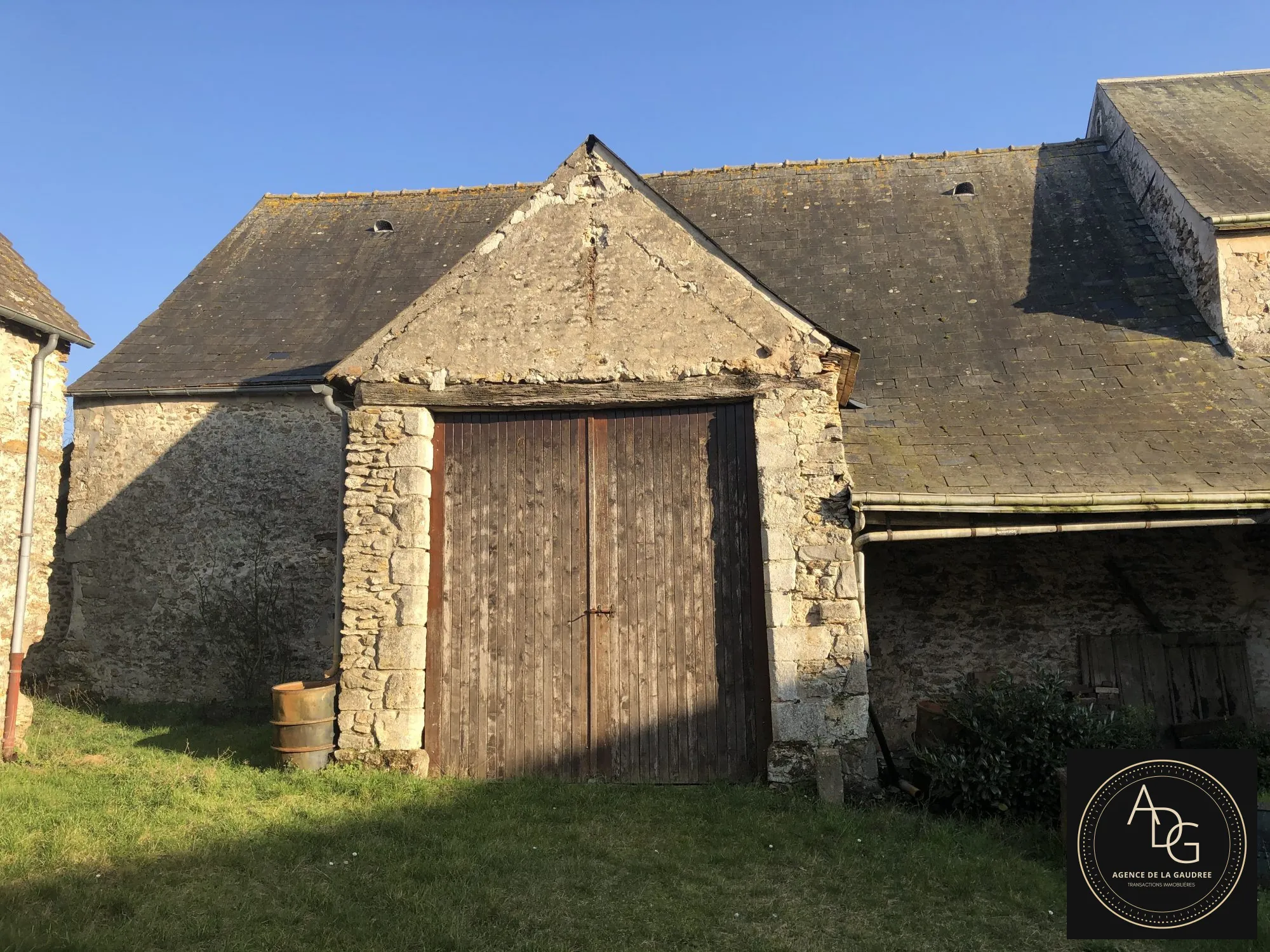 Grange à aménager avec jardin privé à Dourdan Sud - Opportunité de rénovation 