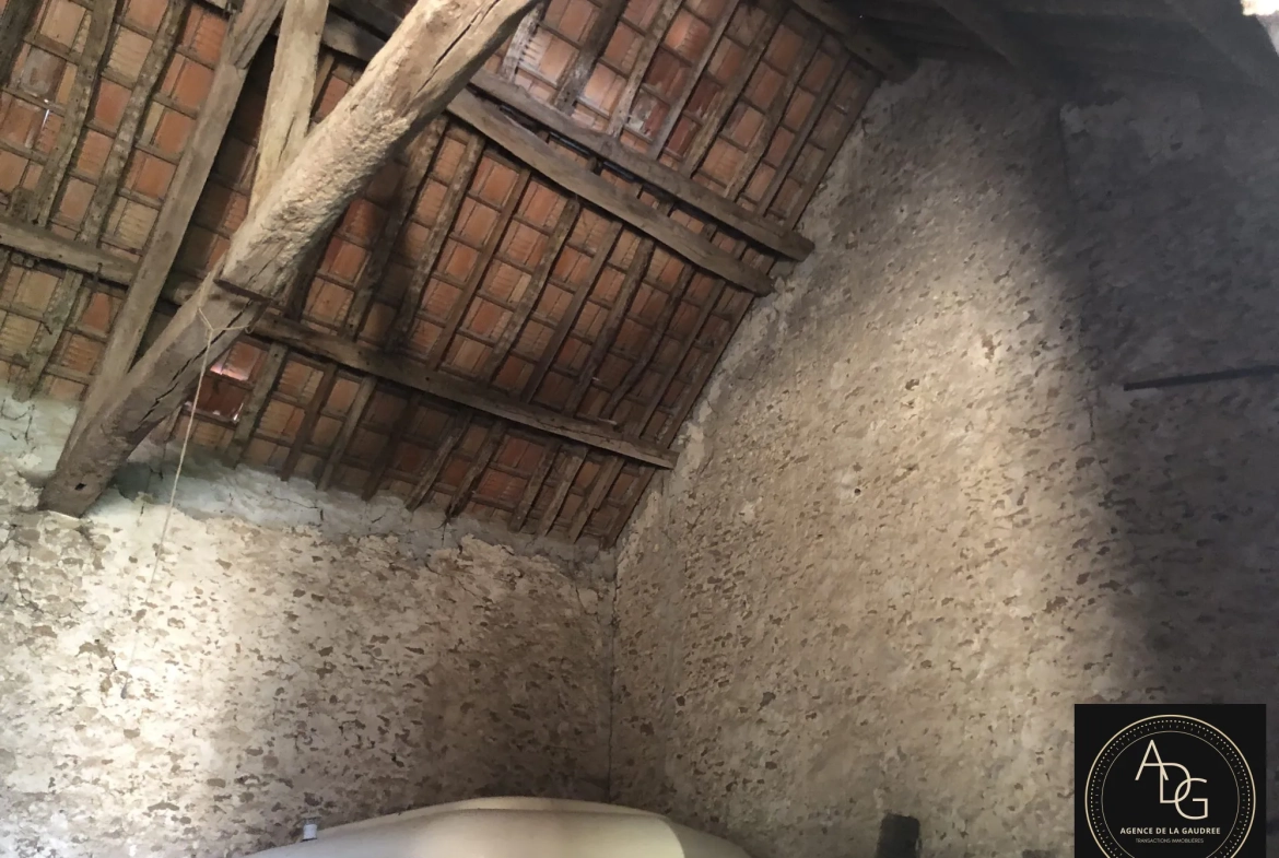 Grange à aménager avec jardin privé à Dourdan Sud - Opportunité de rénovation 