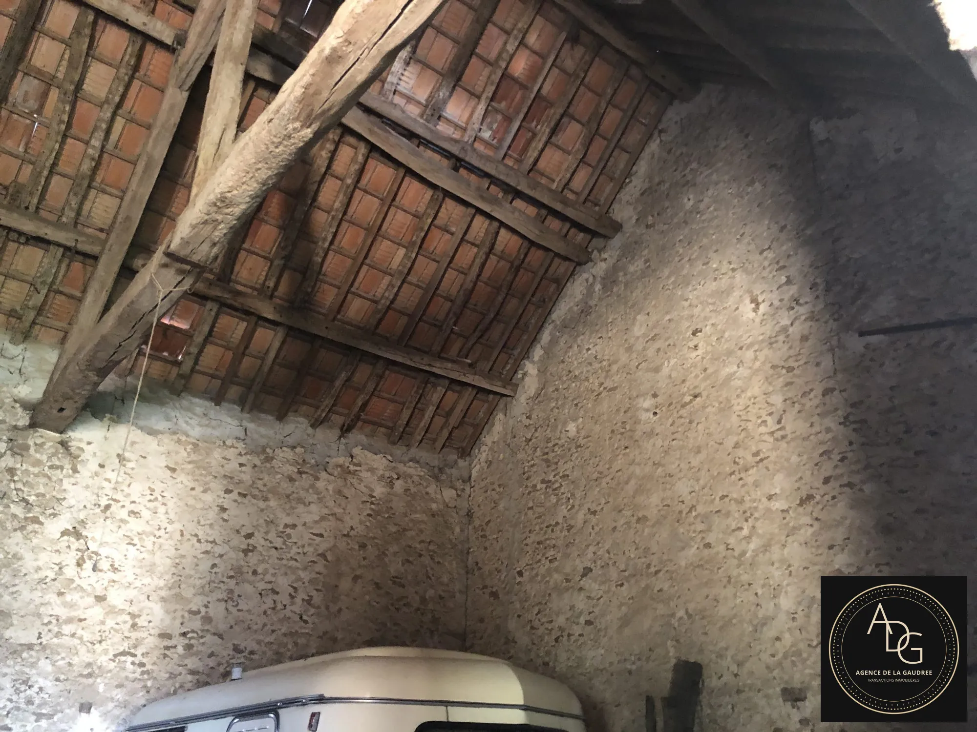 Grange à aménager avec jardin privé à Dourdan Sud - Opportunité de rénovation 