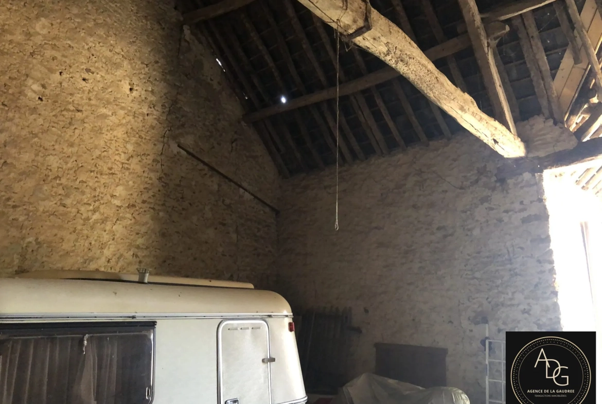 Grange à aménager avec jardin privé à Dourdan Sud - Opportunité de rénovation 
