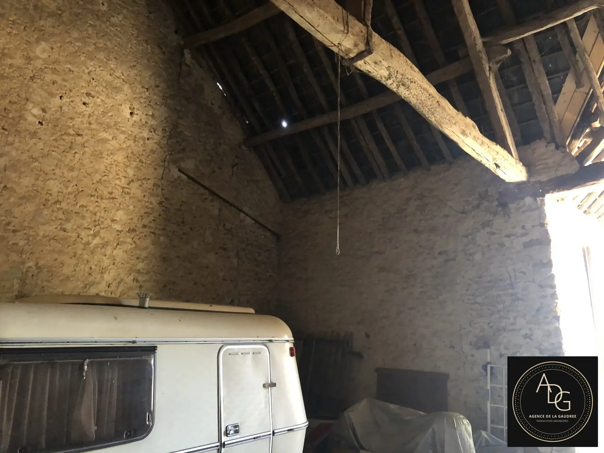 Grange à aménager avec jardin privé à Dourdan Sud - Opportunité de rénovation 