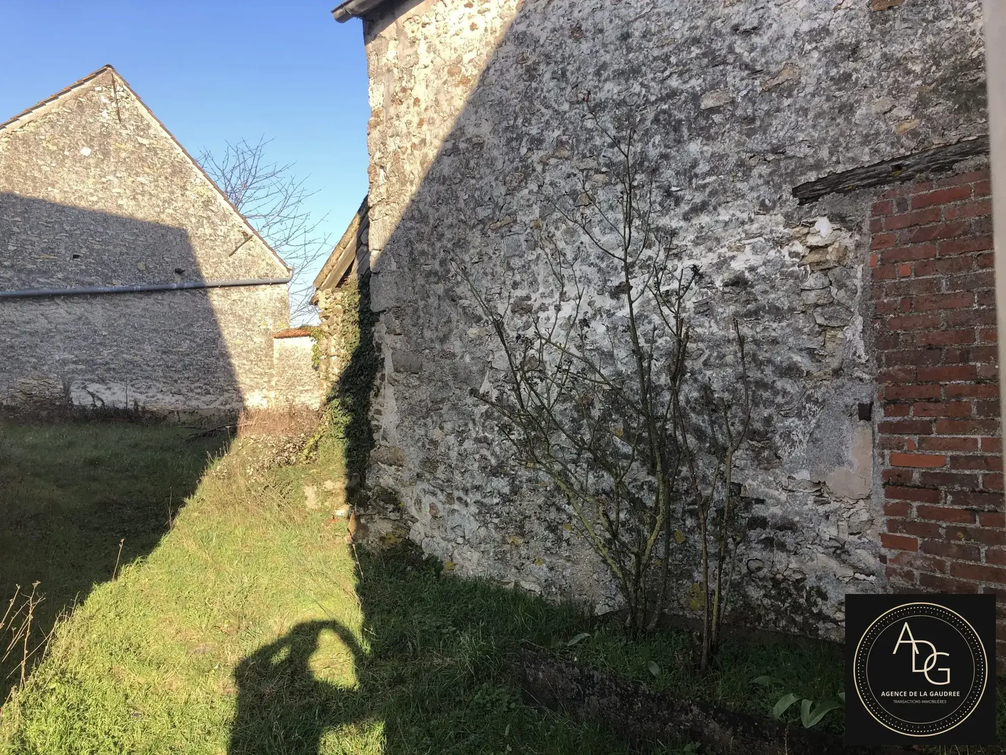 Grange à aménager avec jardin privé à Dourdan Sud - Opportunité de rénovation 