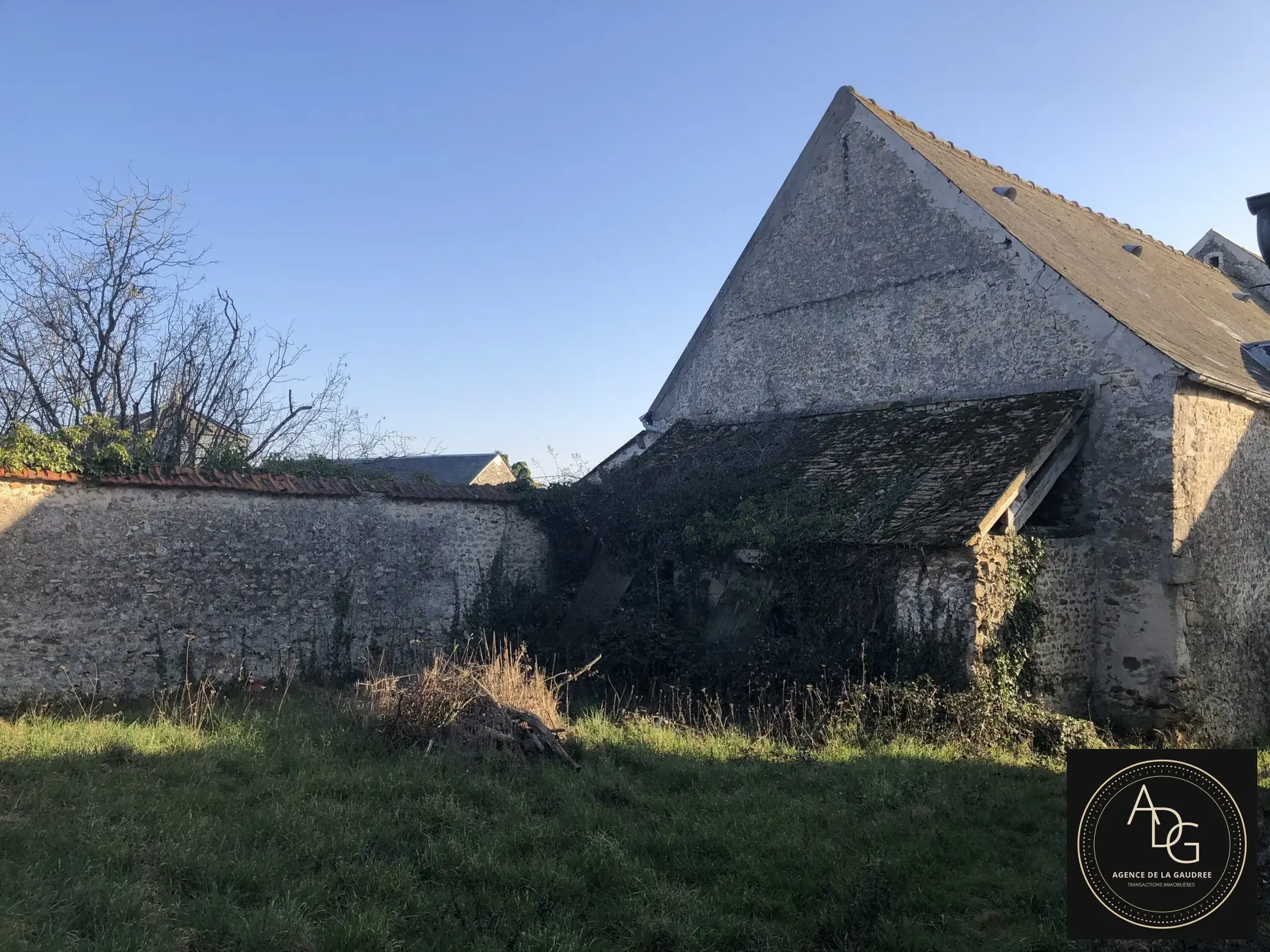Grange à aménager avec jardin privé à Dourdan Sud - Opportunité de rénovation 