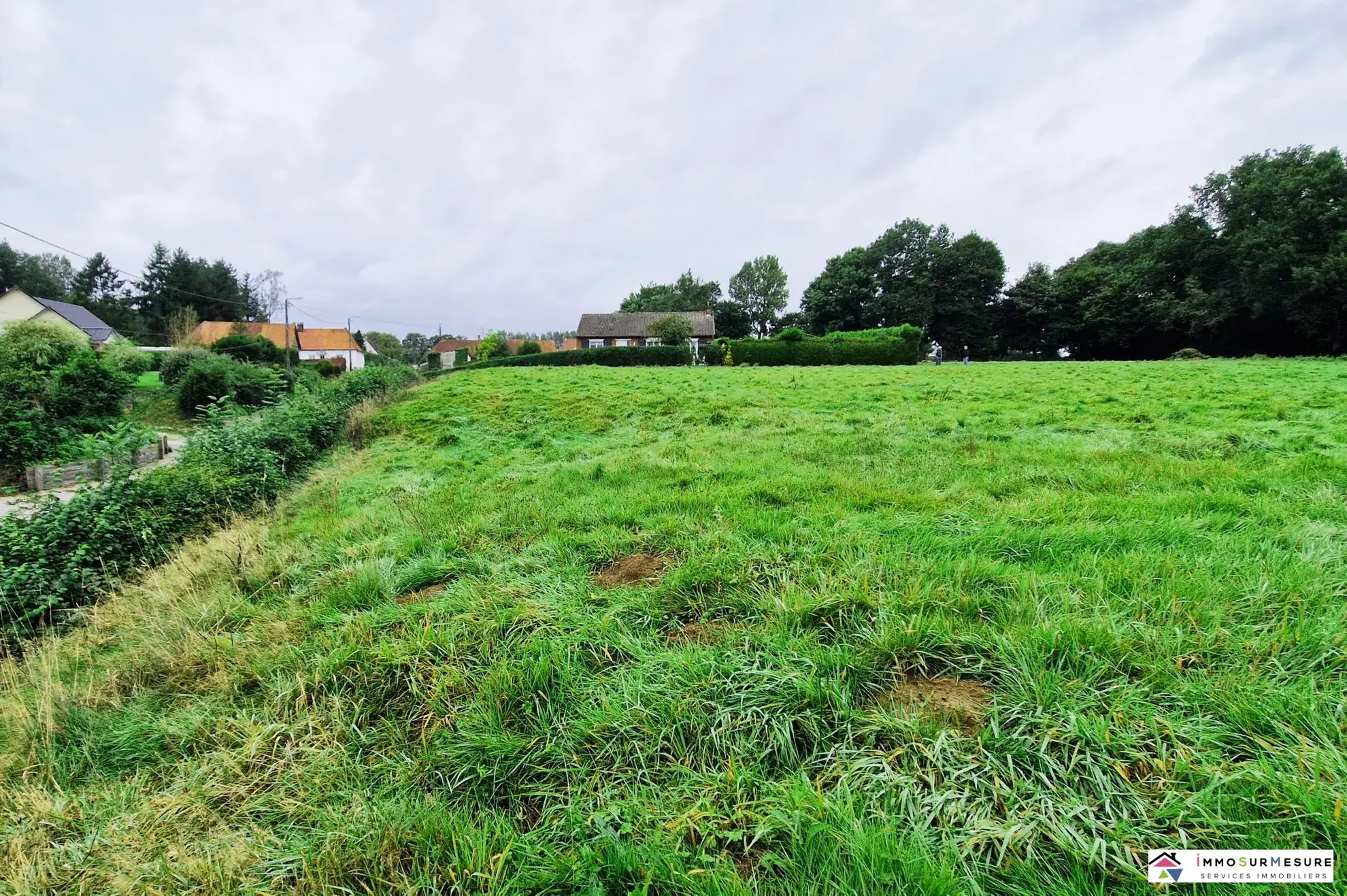 Terrain constructible de 1000 m² à Azincourt, proche de Fruges 