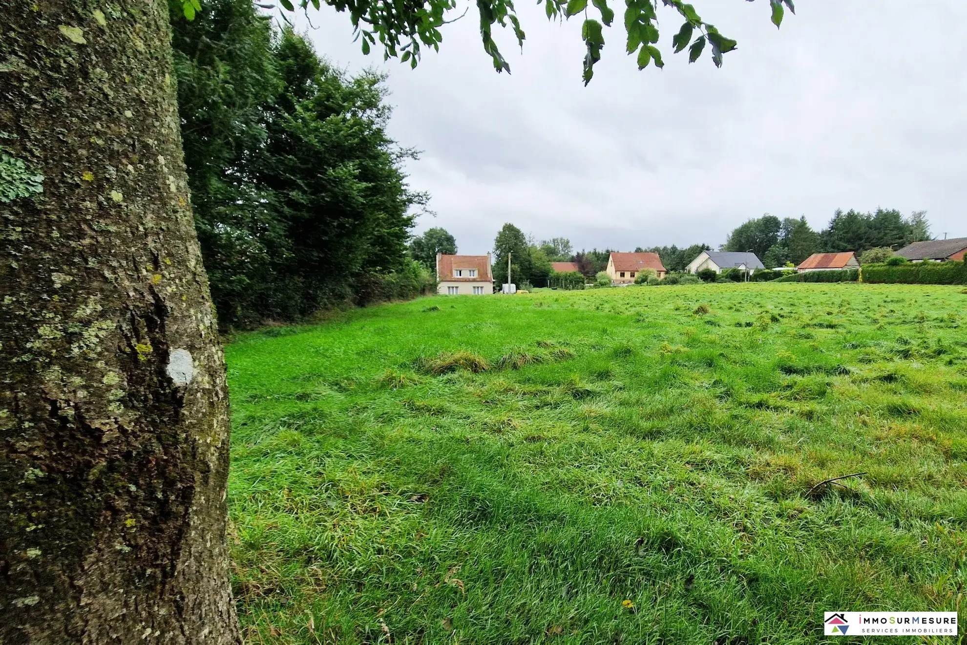 Terrain constructible de 1000 m² à Azincourt, proche de Fruges 