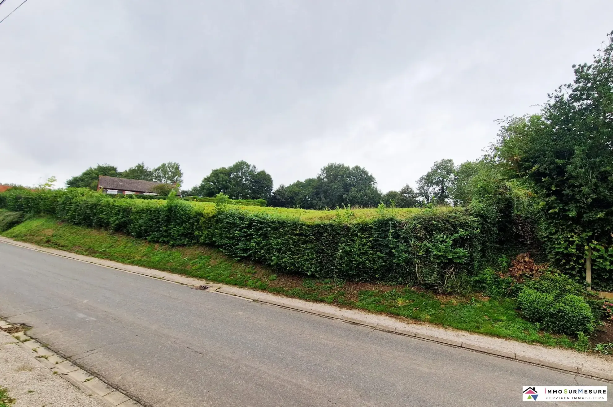 Terrain constructible de 1000 m² à Azincourt, proche de Fruges 