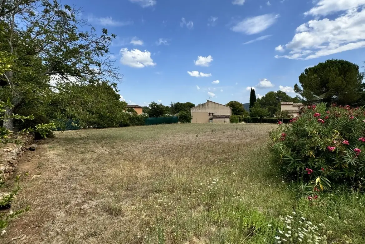 Terrain plat de 1000 m² à Salernes avec permis actuel ou modifiable 