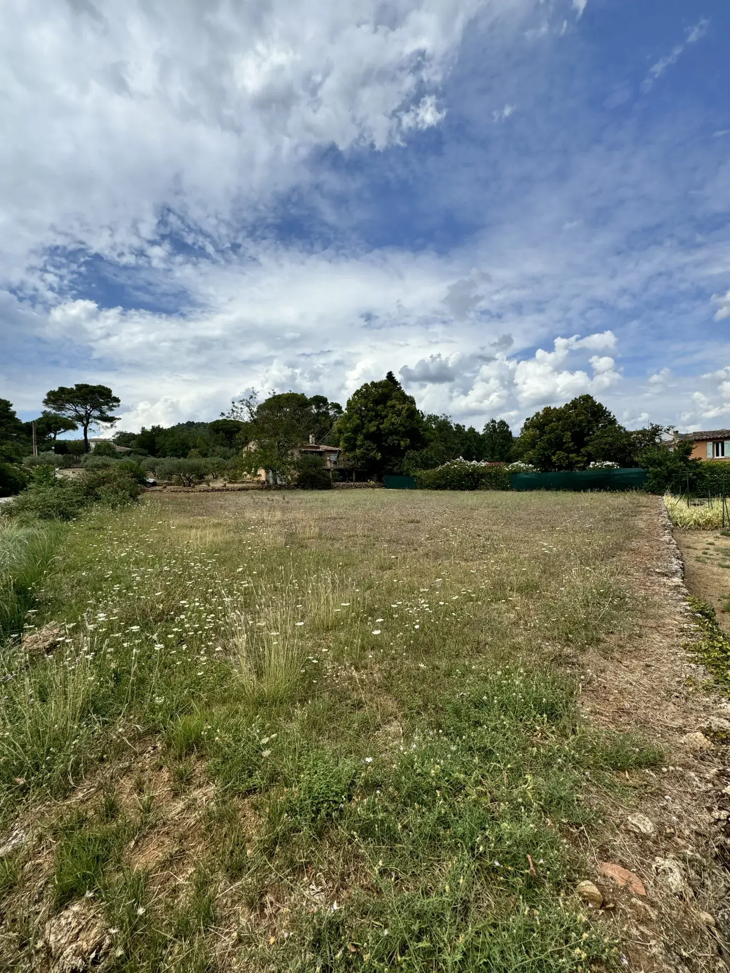 Terrain plat de 1000 m² à Salernes avec permis actuel ou modifiable 