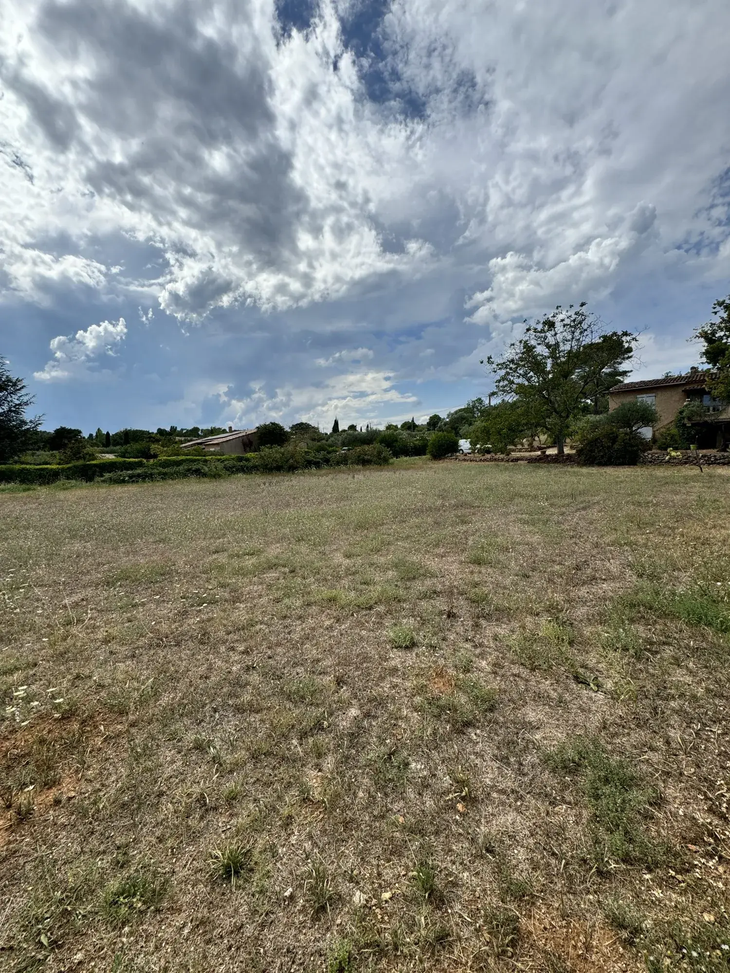 Terrain plat de 1000 m² à Salernes avec permis actuel ou modifiable 