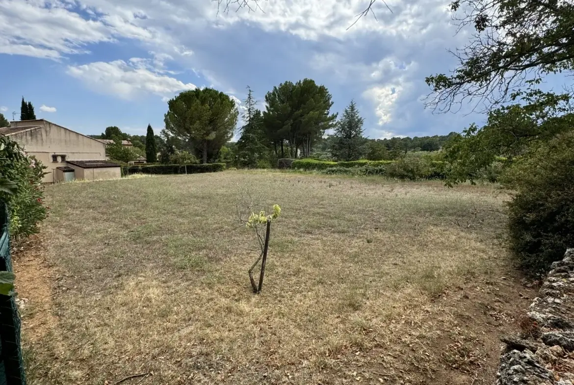 Terrain plat de 1000 m² à Salernes avec permis actuel ou modifiable 