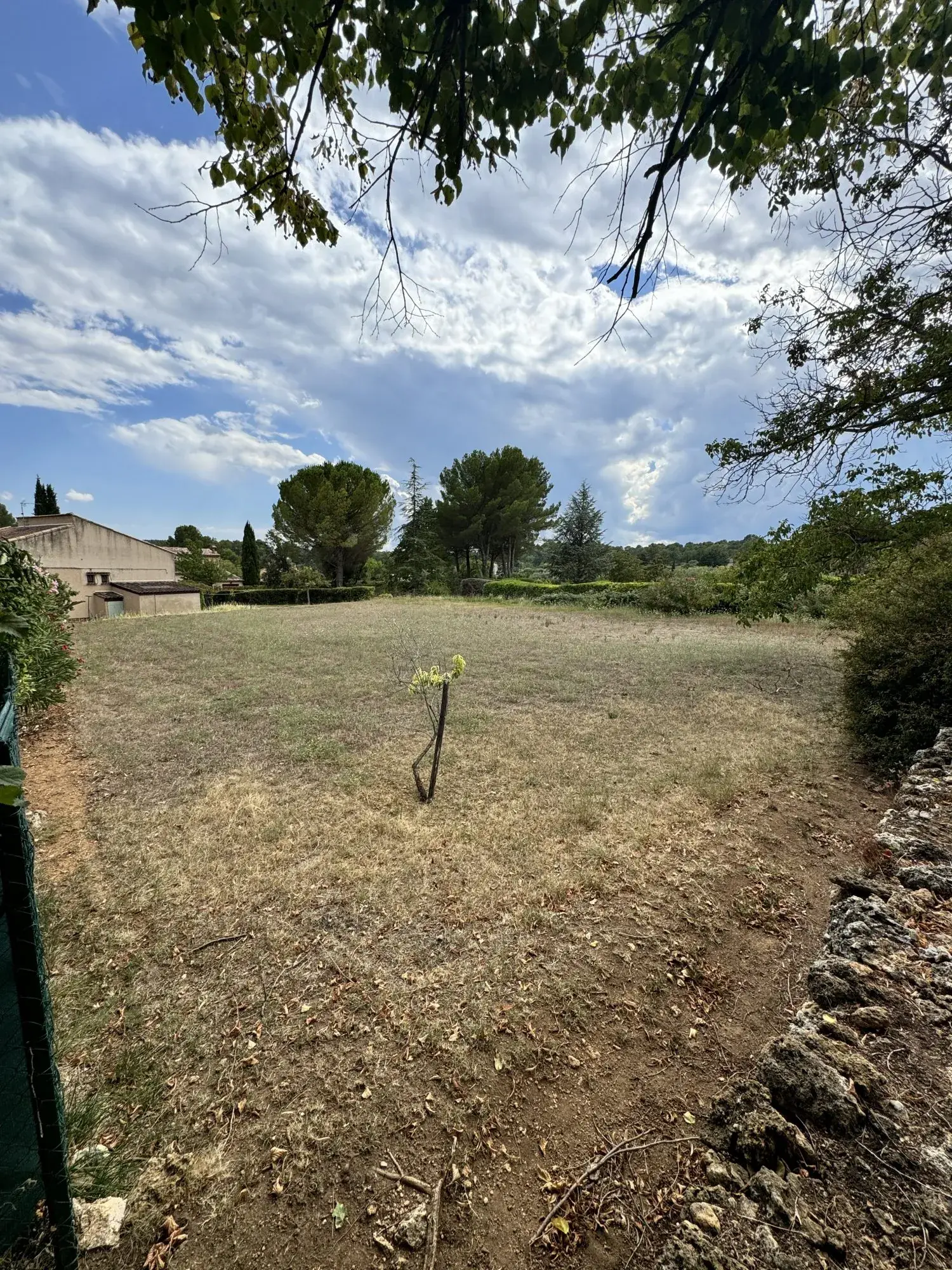 Terrain plat de 1000 m² à Salernes avec permis actuel ou modifiable 