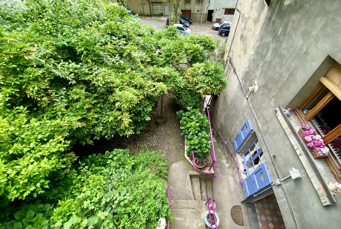 Maison à vendre de 104 m² avec garage et terrasse à Vienne 