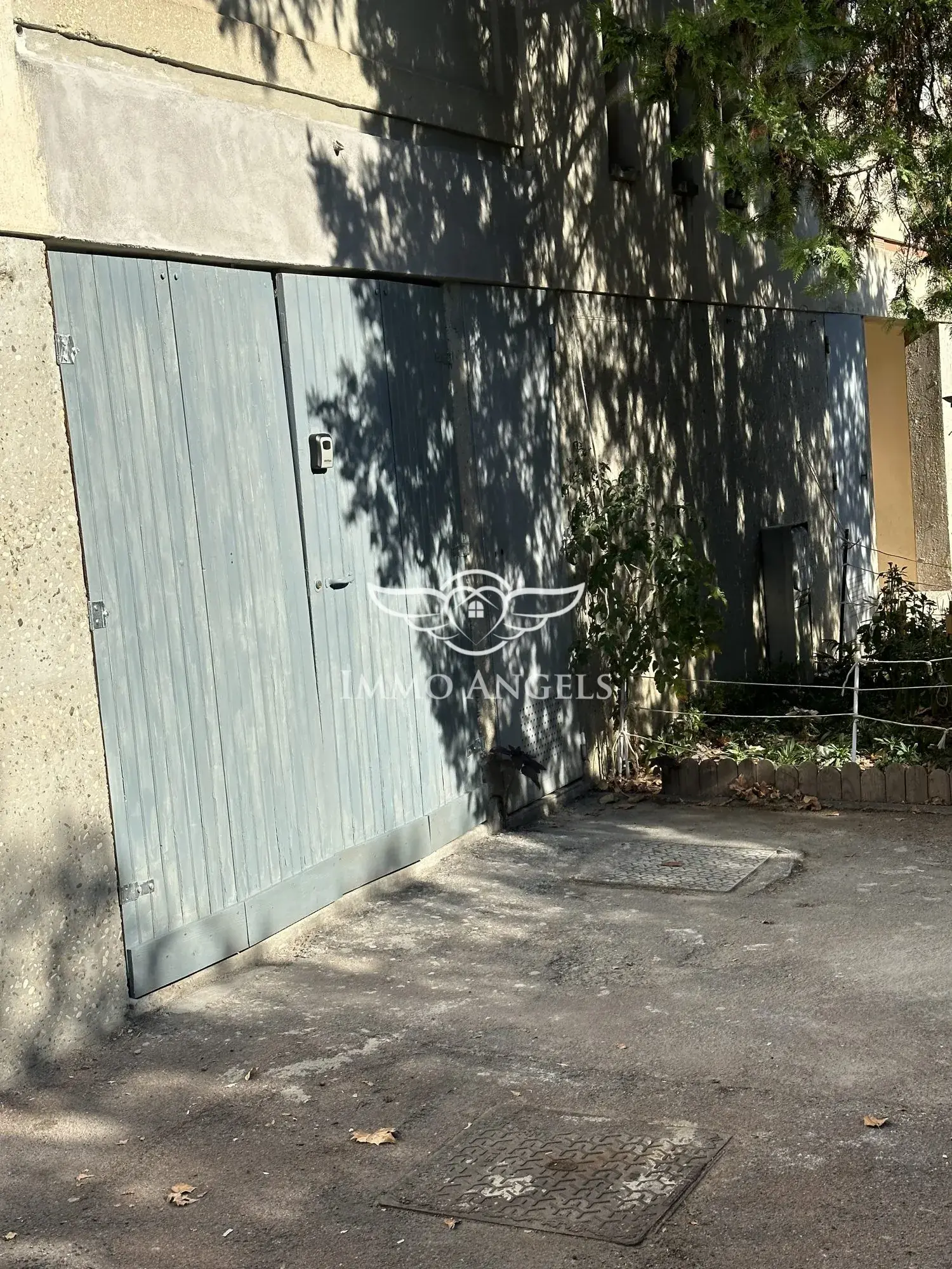 Garage sécurisé de 12,3 m² à vendre dans résidence fermée à Avignon 