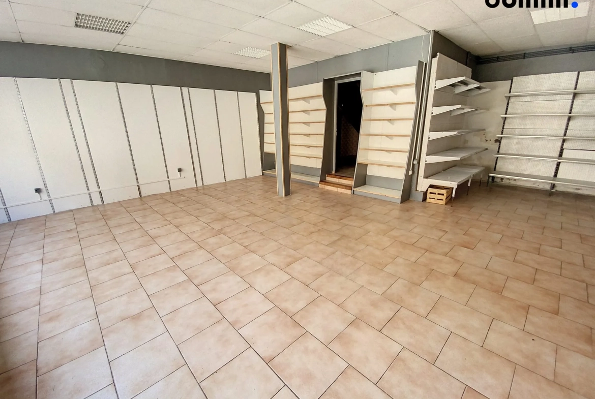 Immeuble à Montcenis de 354 m² avec local commercial et appartement lumineux 