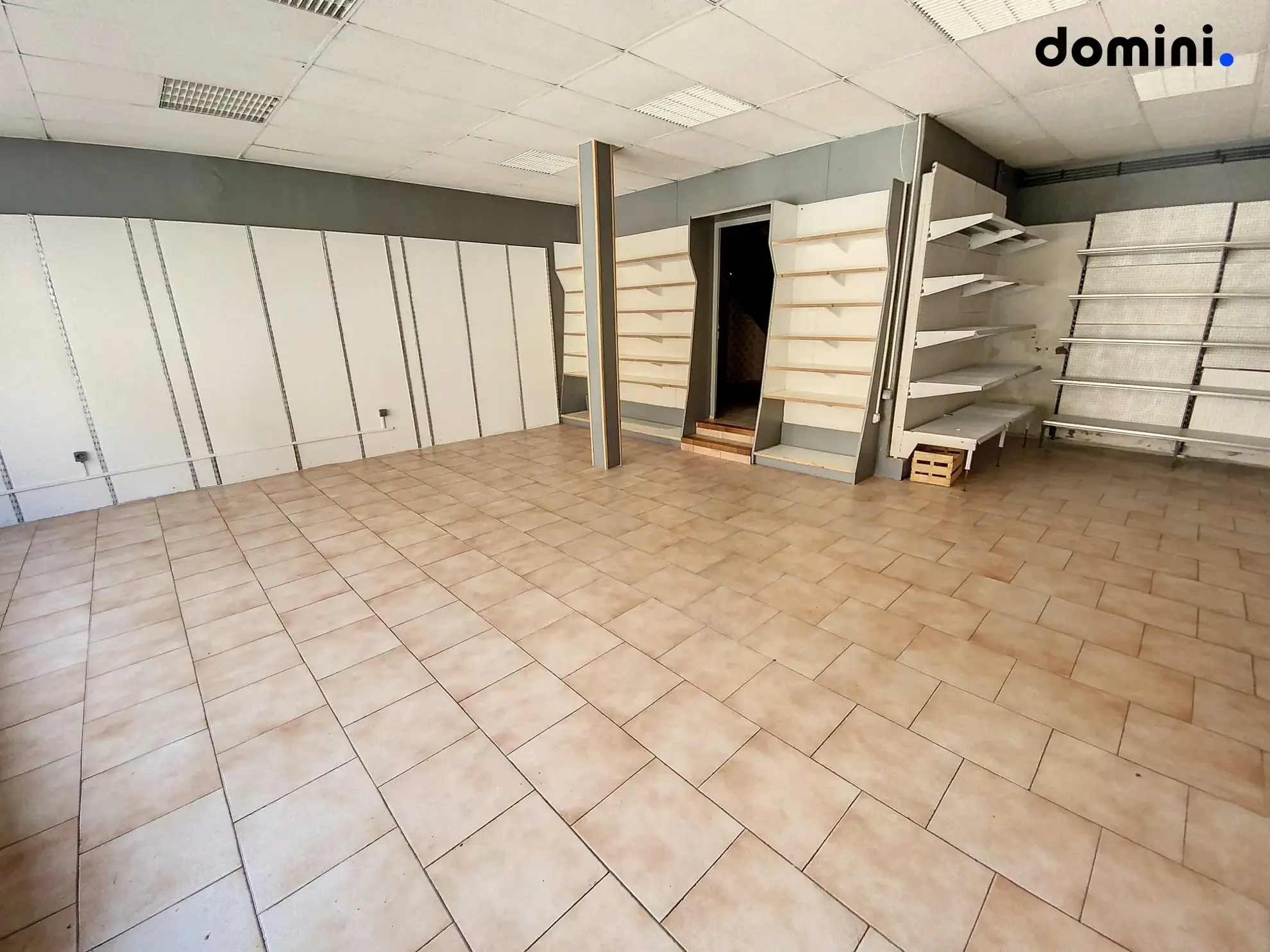 Immeuble à Montcenis de 354 m² avec local commercial et appartement lumineux 
