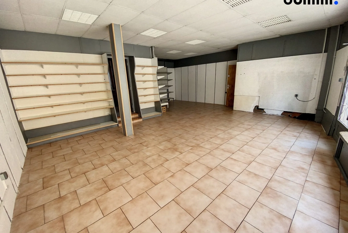 Immeuble à Montcenis de 354 m² avec local commercial et appartement lumineux 