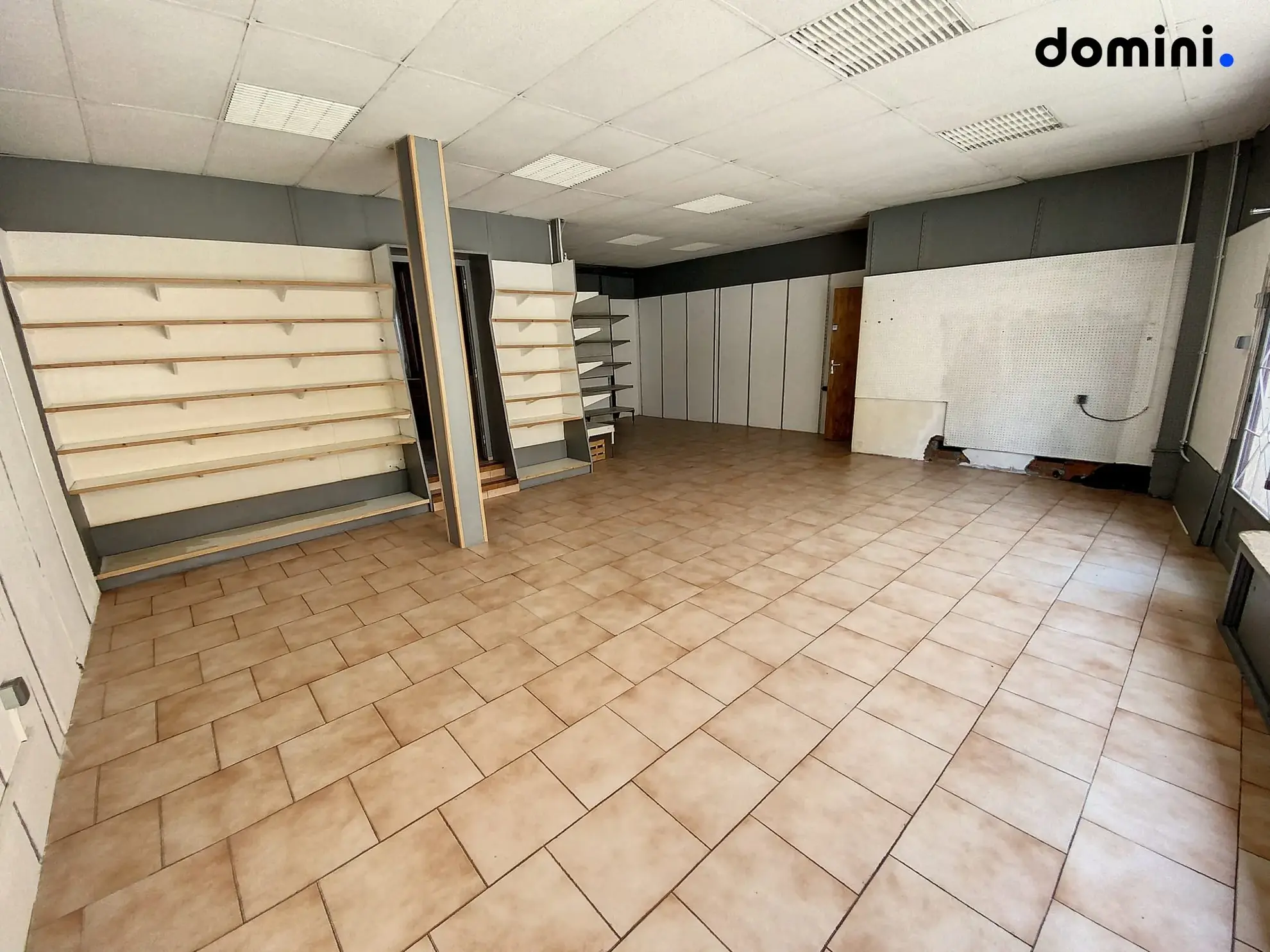 Immeuble à Montcenis de 354 m² avec local commercial et appartement lumineux 