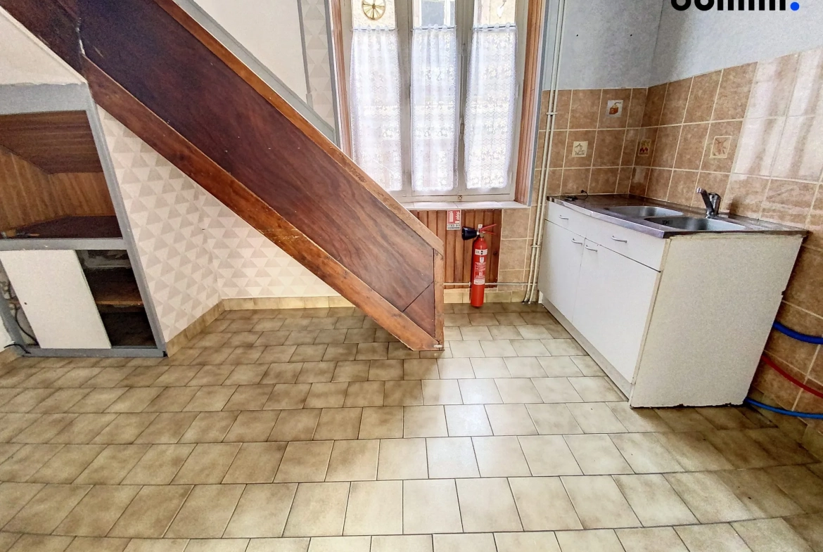 Immeuble à Montcenis de 354 m² avec local commercial et appartement lumineux 