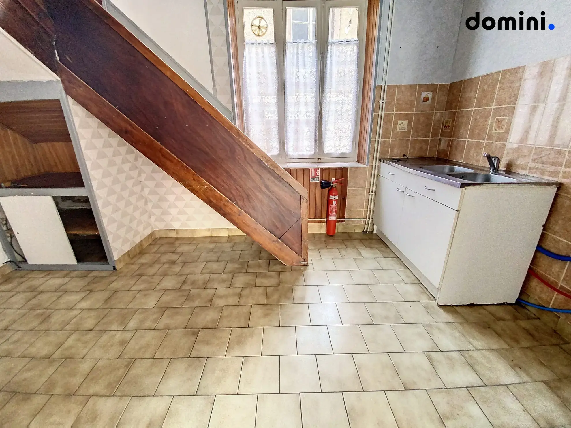 Immeuble à Montcenis de 354 m² avec local commercial et appartement lumineux 