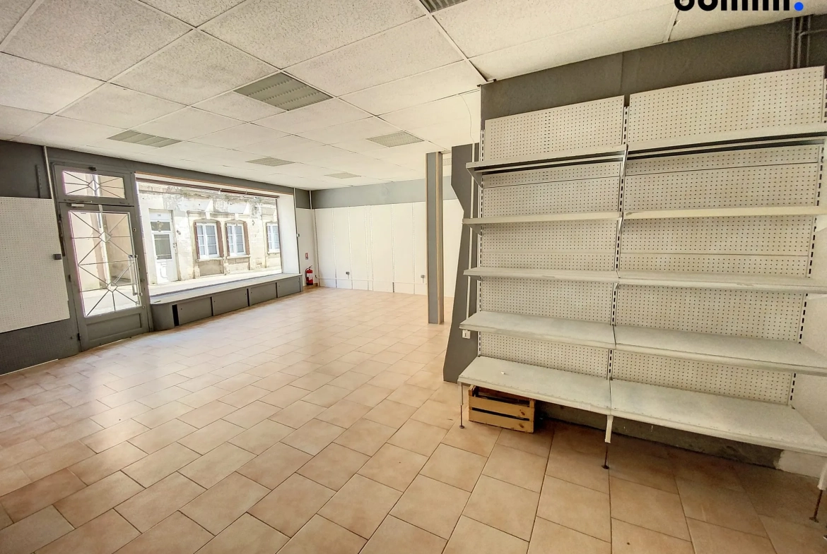 Immeuble à Montcenis de 354 m² avec local commercial et appartement lumineux 
