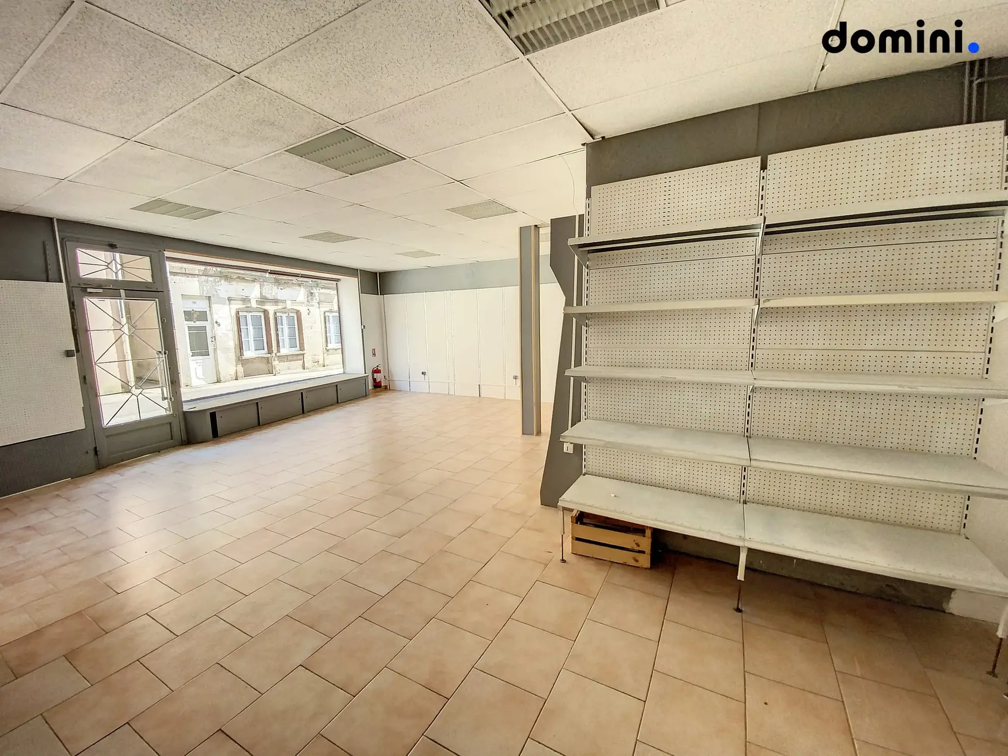 Immeuble à Montcenis de 354 m² avec local commercial et appartement lumineux 