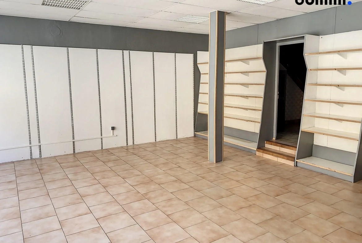 Immeuble à Montcenis de 354 m² avec local commercial et appartement lumineux 