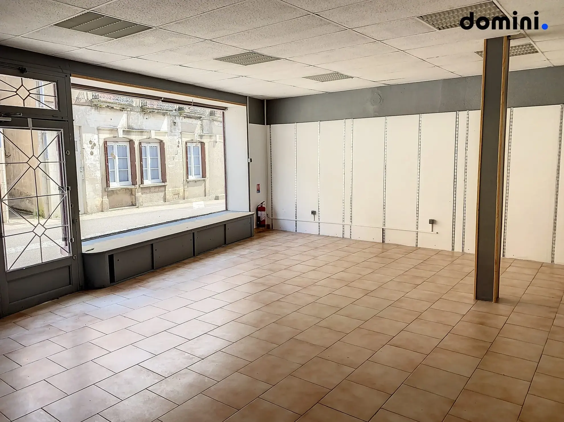 Immeuble à Montcenis de 354 m² avec local commercial et appartement lumineux 
