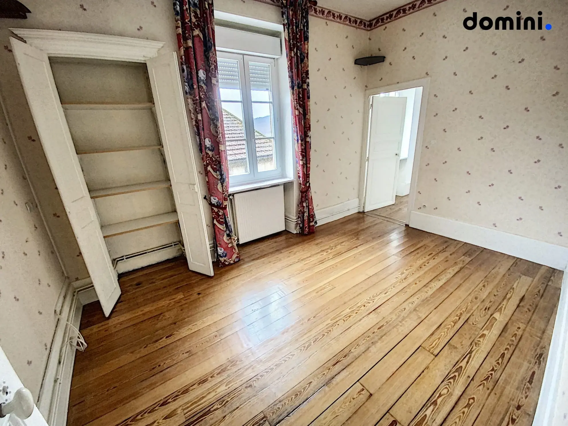 Immeuble à Montcenis de 354 m² avec local commercial et appartement lumineux 