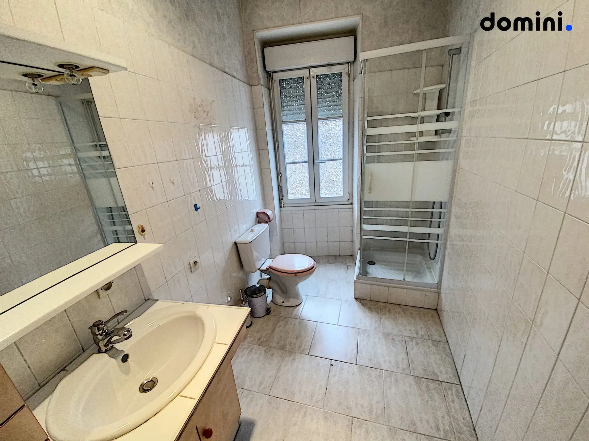 Immeuble à Montcenis de 354 m² avec local commercial et appartement lumineux 