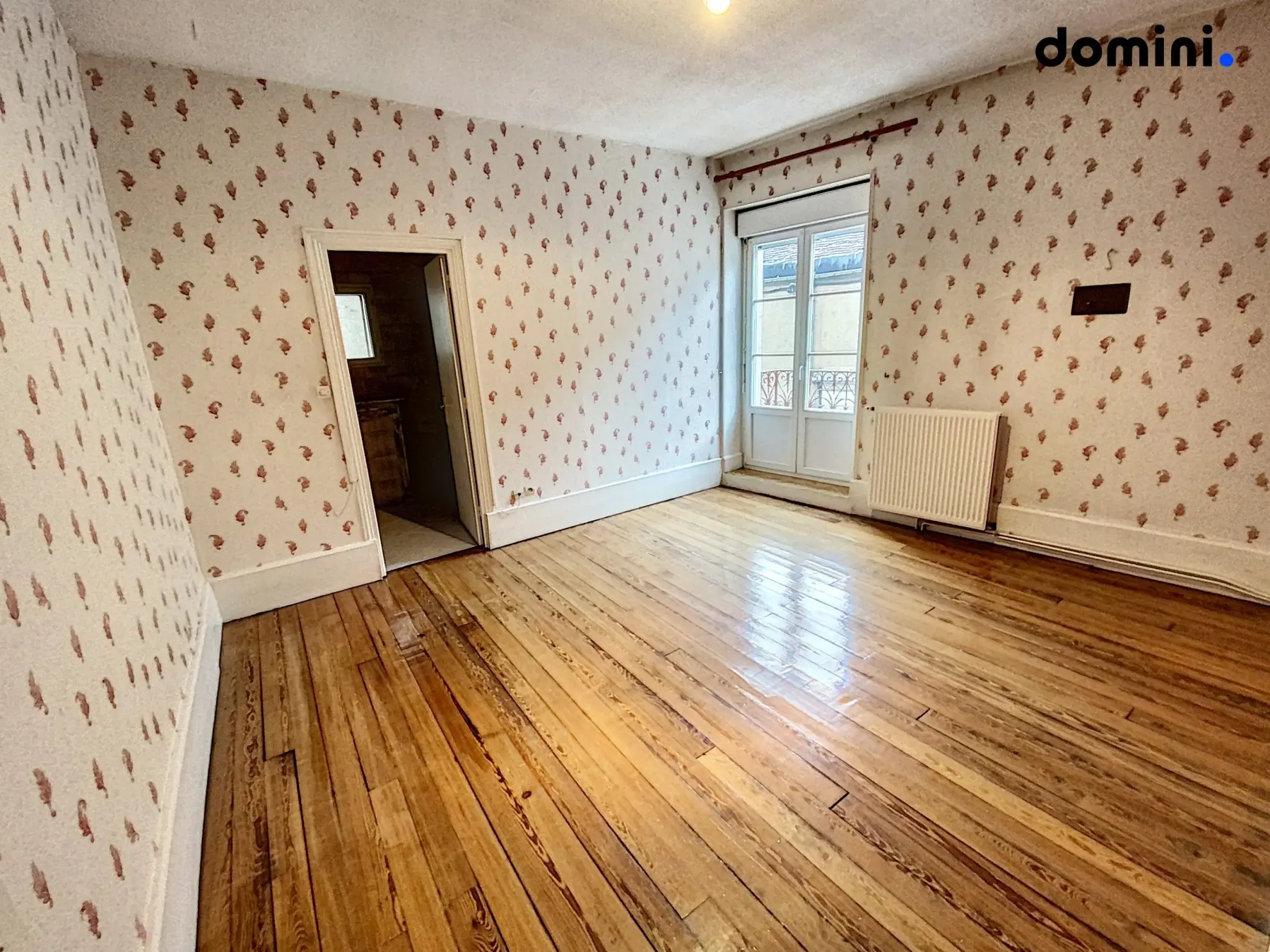 Immeuble à Montcenis de 354 m² avec local commercial et appartement lumineux 