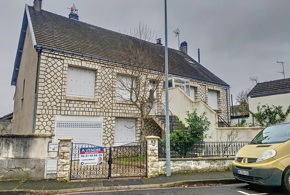 Maison à Vieux Saint Pierre des Corps proche de Tours avec terrasse et garage 