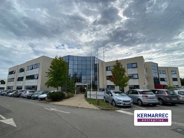 Ensemble immobilier de bureaux indépendant à Saint-Grégoire - Spacieux et bien situé 