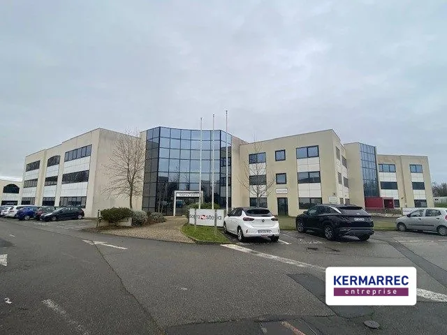 Ensemble immobilier de bureaux indépendant à Saint-Grégoire - Spacieux et bien situé 