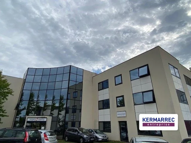 Ensemble immobilier de bureaux indépendant à Saint-Grégoire - Spacieux et bien situé 