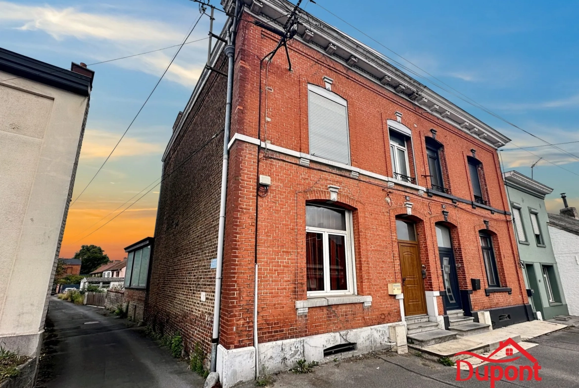 Maison semi-individuelle à vendre à Maubeuge - Spacieuse et bien située 