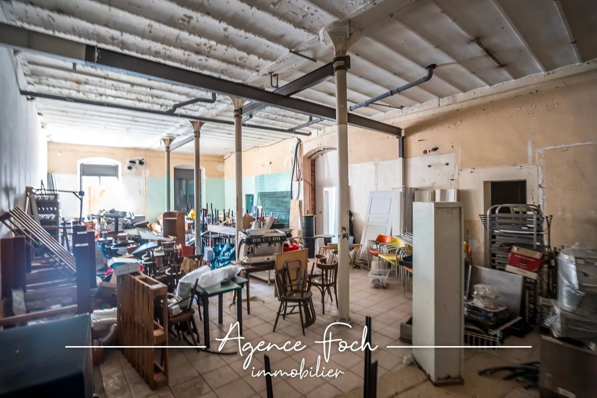 Local Commercial de 141 m² à Vendre à Tarbes, Secteur Arsenal 