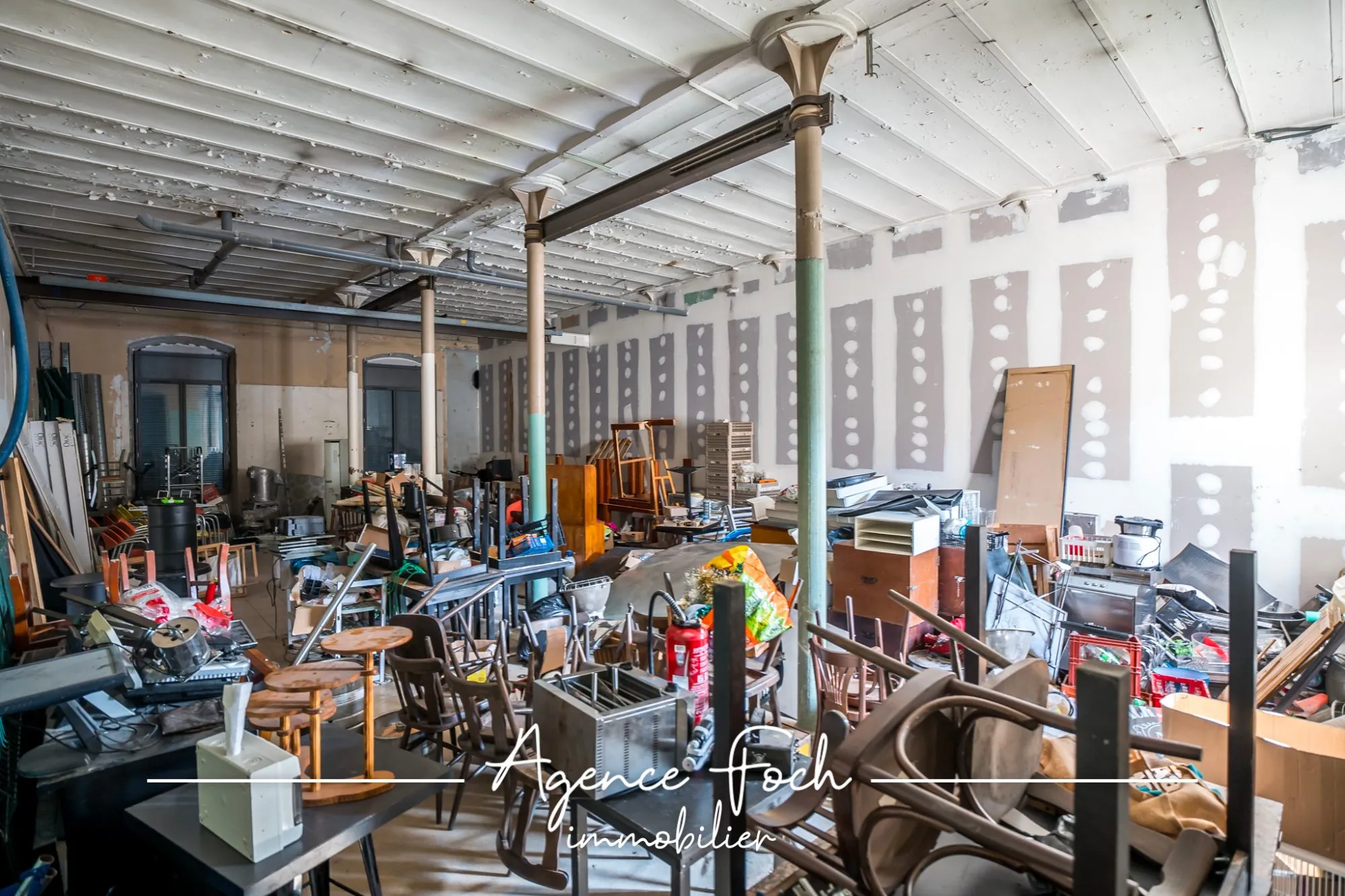 Local Commercial de 141 m² à Vendre à Tarbes, Secteur Arsenal 