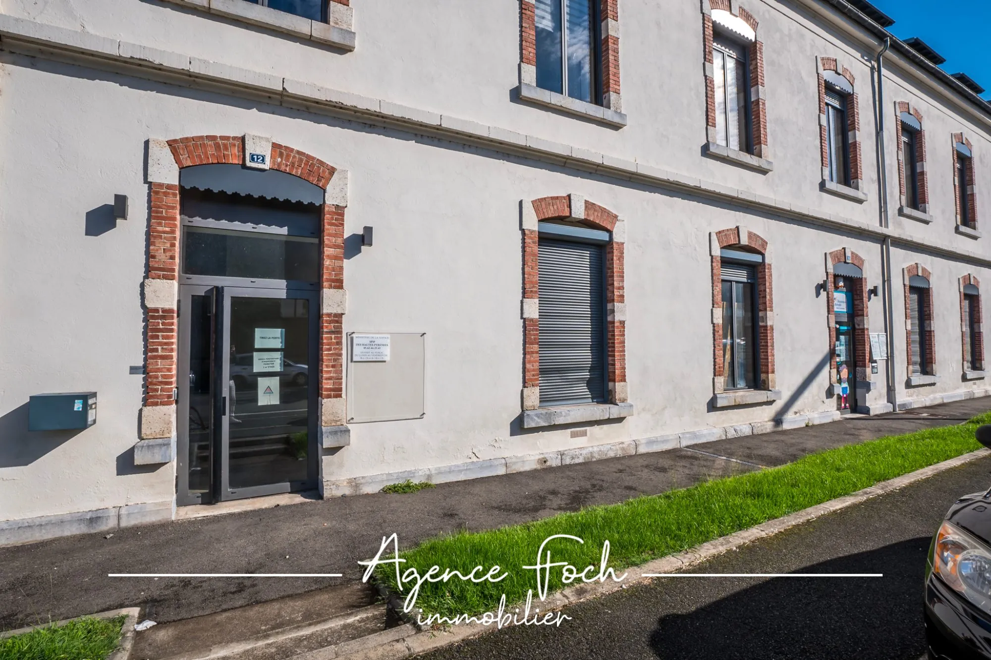 Local Commercial de 141 m² à Vendre à Tarbes, Secteur Arsenal 