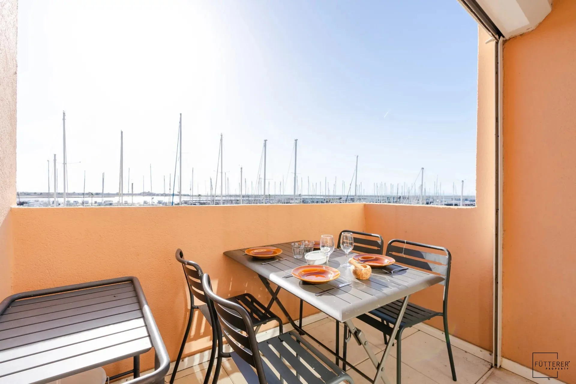 À vendre appartement duplex 2 pièces à Gruissan avec terrasse et parking privé 