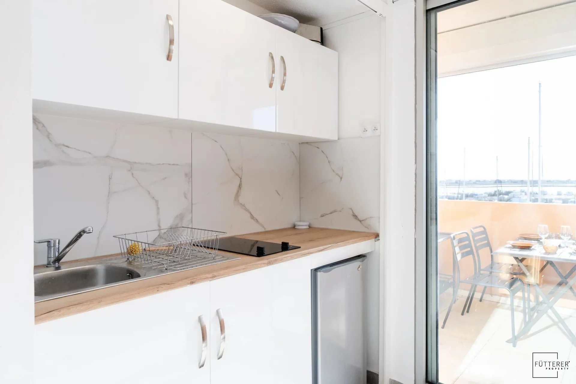 À vendre appartement duplex 2 pièces à Gruissan avec terrasse et parking privé 