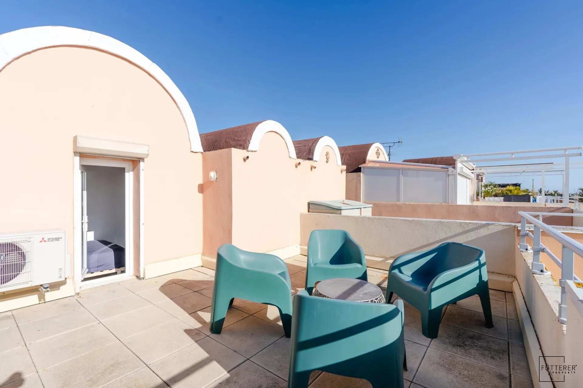 À vendre appartement duplex 2 pièces à Gruissan avec terrasse et parking privé 