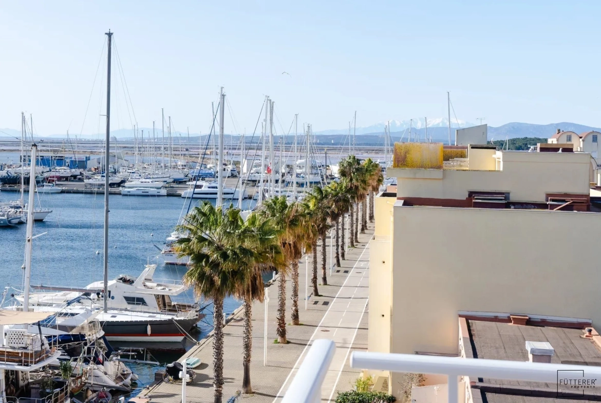 À vendre appartement duplex 2 pièces à Gruissan avec terrasse et parking privé 