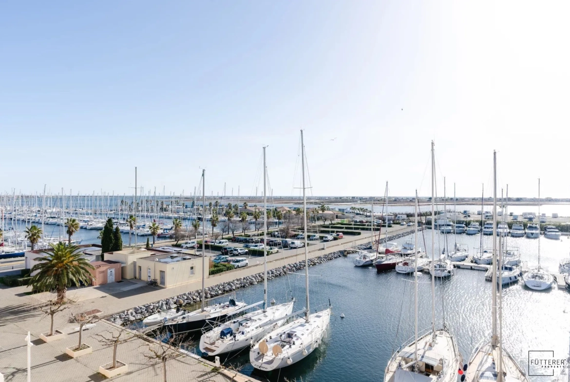 À vendre appartement duplex 2 pièces à Gruissan avec terrasse et parking privé 
