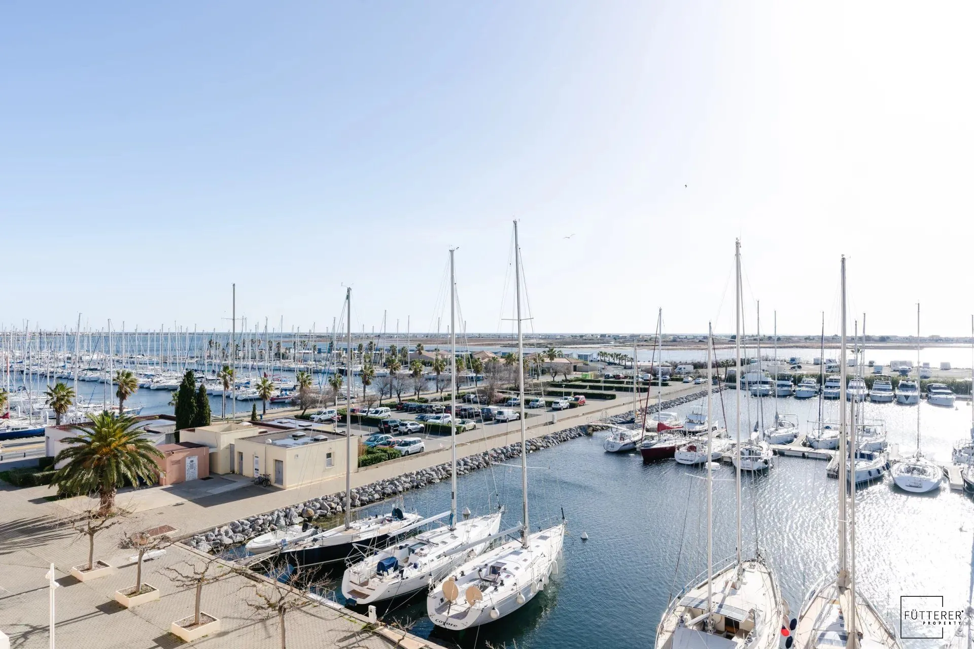 À vendre appartement duplex 2 pièces à Gruissan avec terrasse et parking privé 
