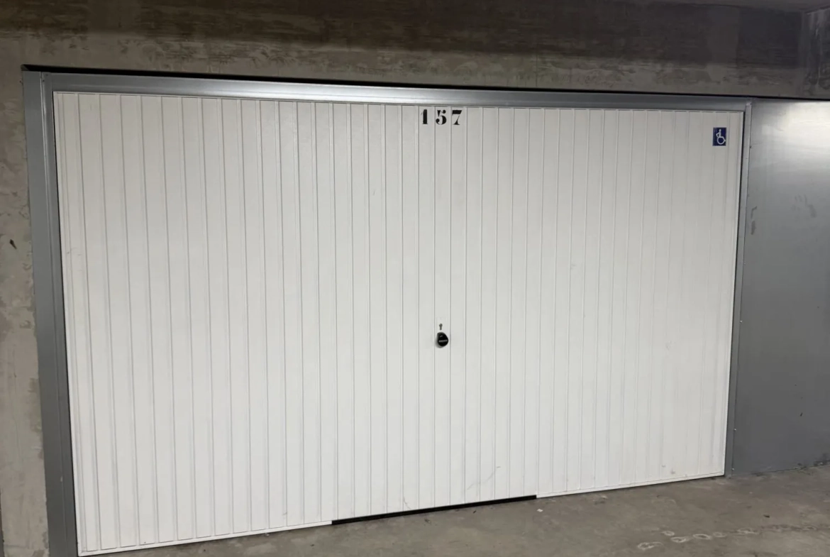 Garage PMR à vendre ou louer dans le 8ème arrondissement de Lyon 