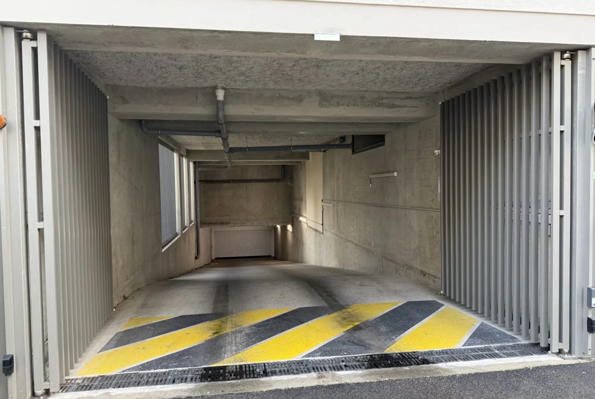 Garage PMR à vendre ou louer dans le 8ème arrondissement de Lyon 