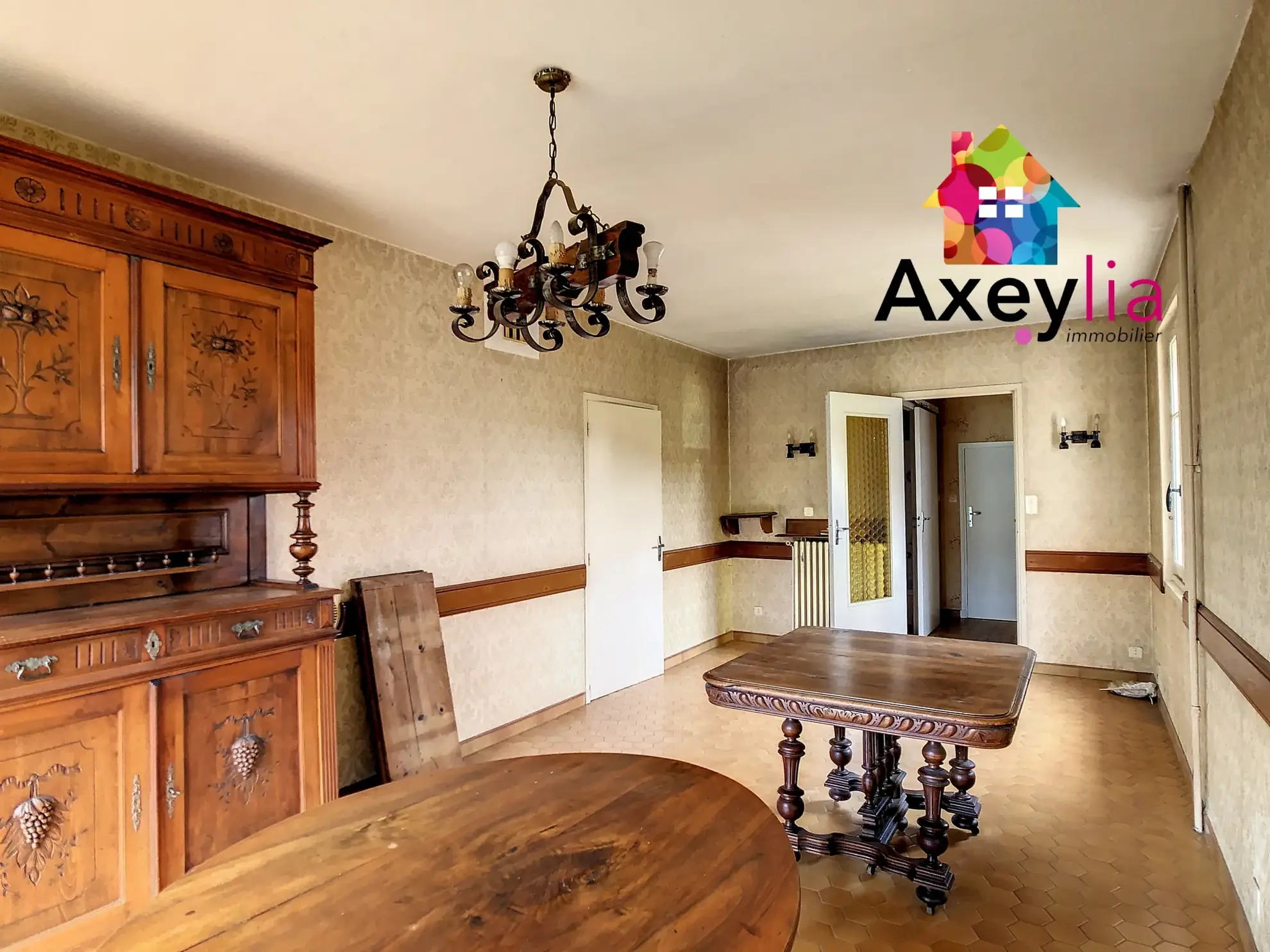 À vendre ensemble immobilier à Chauffailles avec maisons et terrains à rénover 